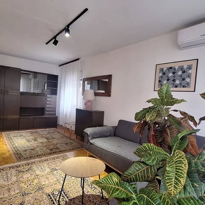 Miete einer gemütlichen 3-Zimmer-Wohnung, 76 m², im Viertel Block 63, Neu-Belgrad, Serbien